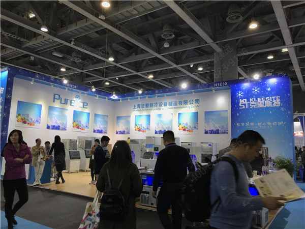 洁勤现场照-大黄蜂展览设计