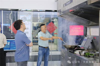 大黄蜂展览创始人走访广州双枪