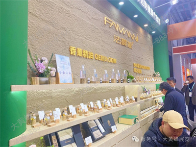 颐润颐泽展台设计
